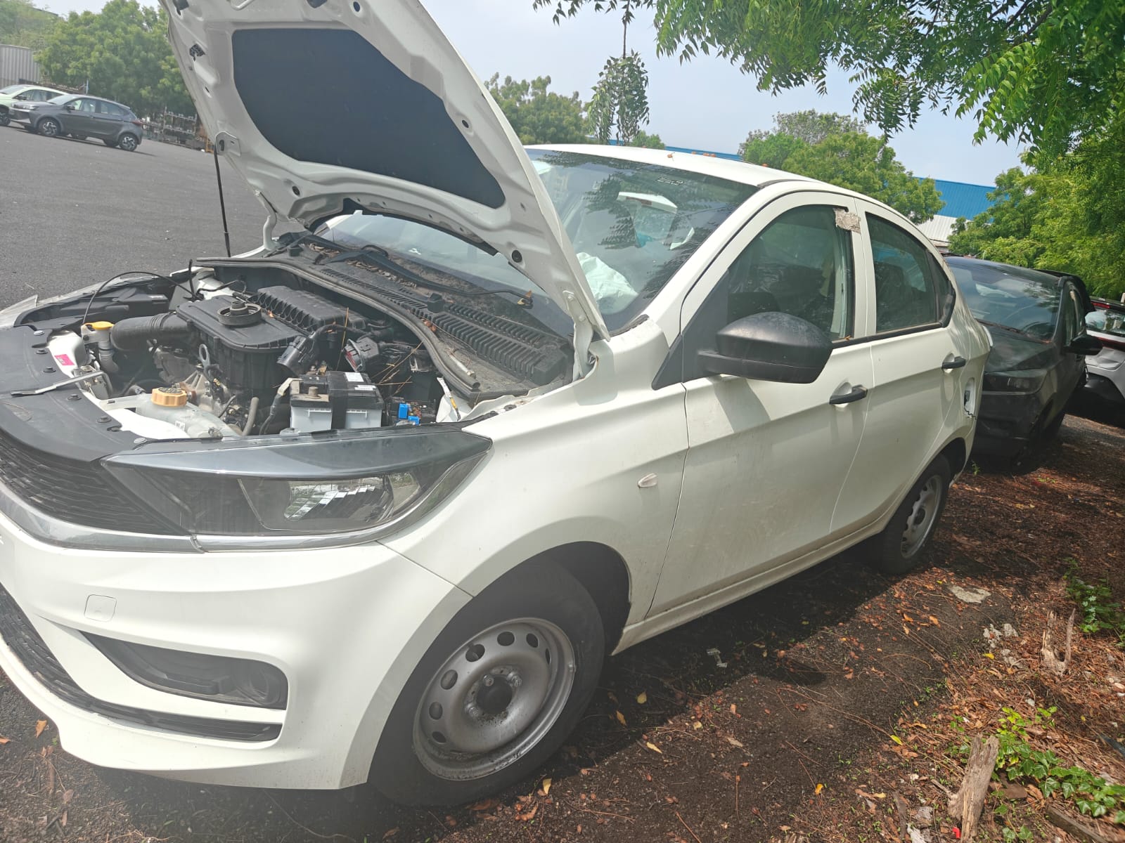 accidental-damaged-09-nos-of-tata-vehicles-to-be-sold-as-a-scrap-only-and-cannot-be-registered-re-registered